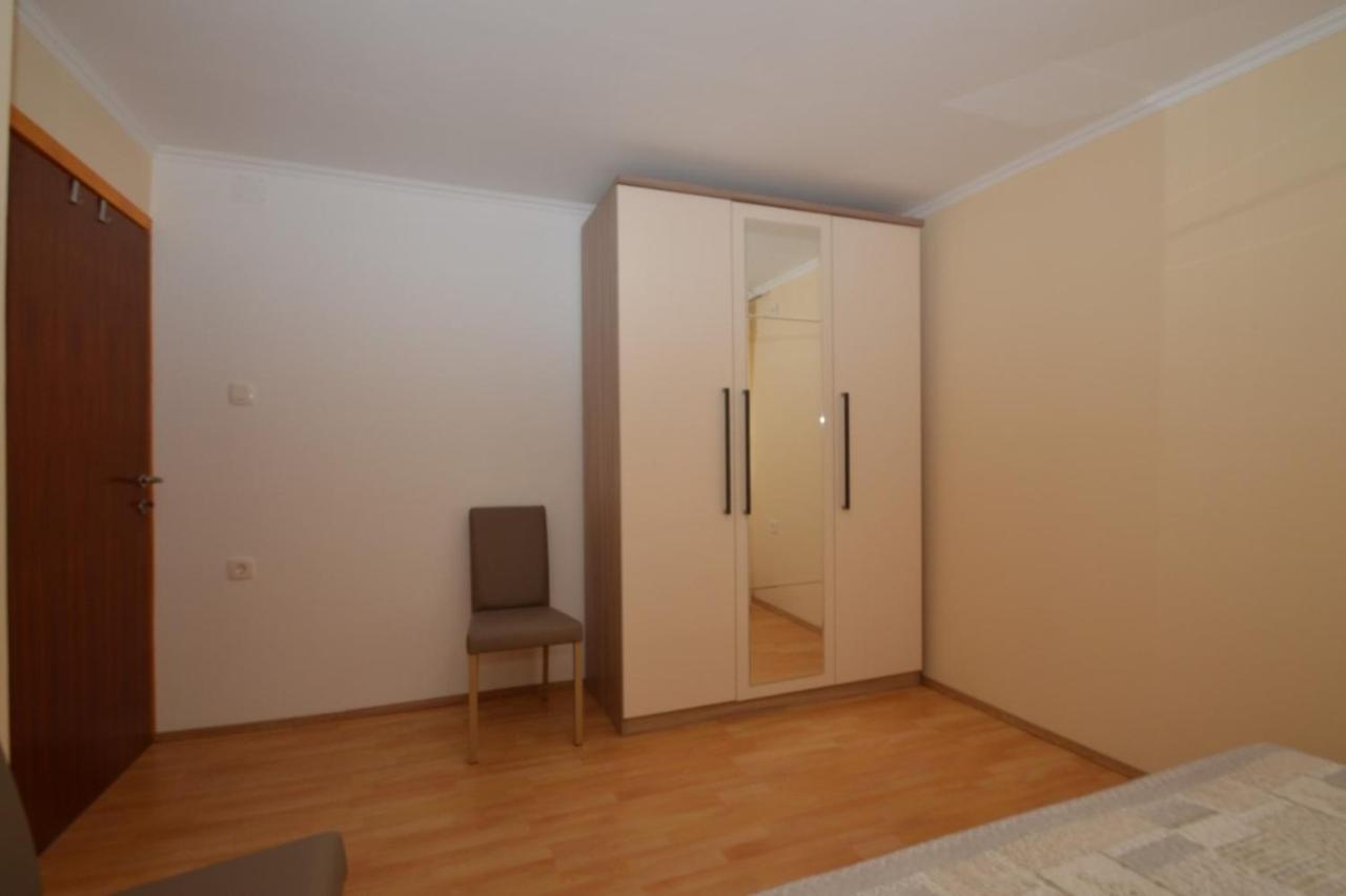 Apartment Hrasta Vrana  エクステリア 写真