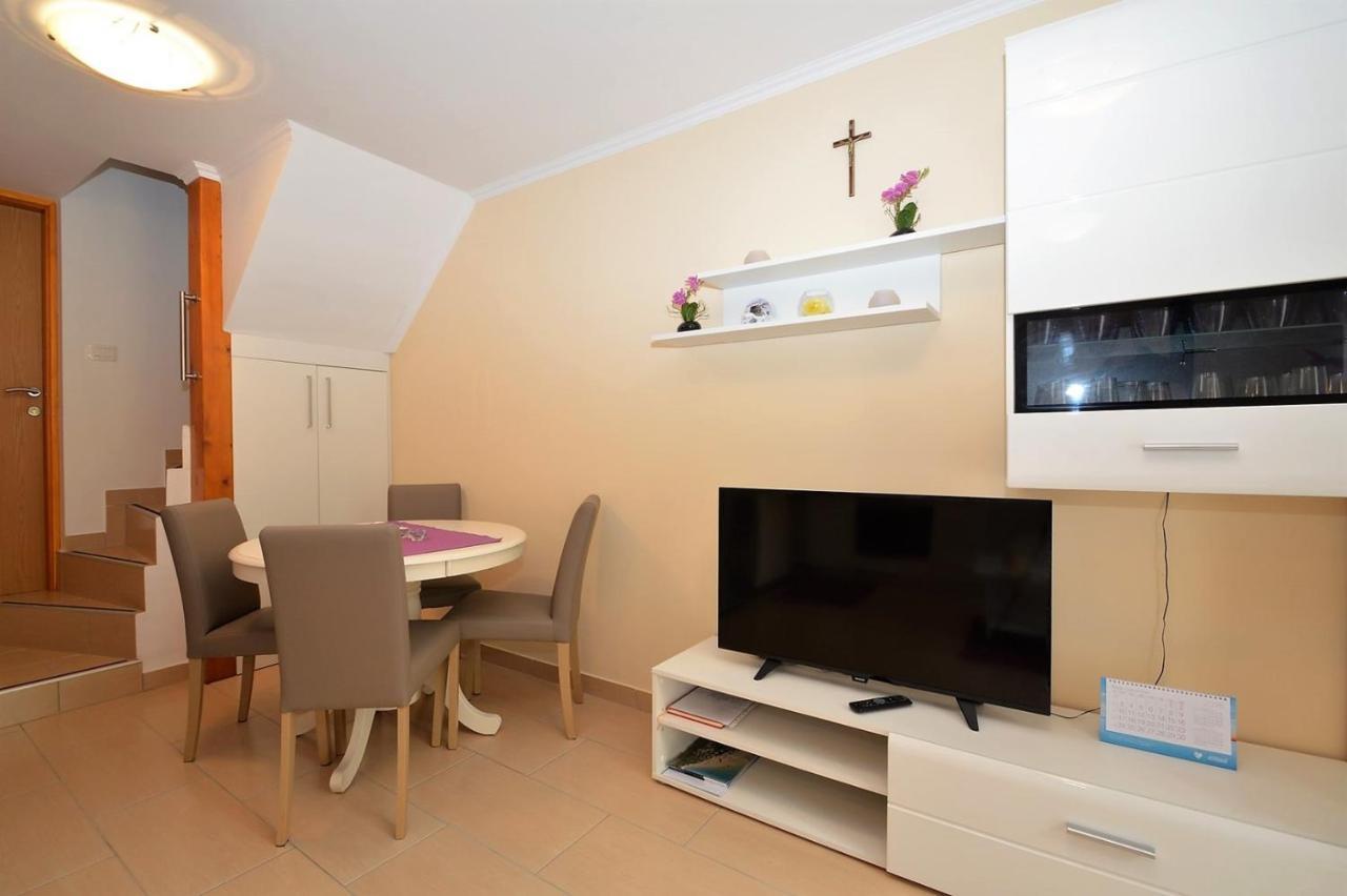 Apartment Hrasta Vrana  エクステリア 写真