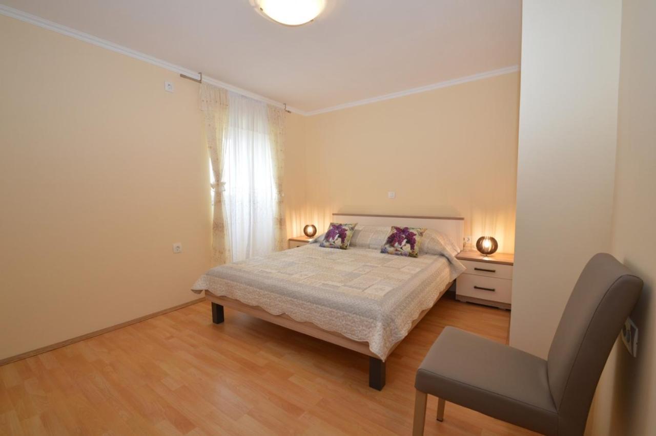 Apartment Hrasta Vrana  エクステリア 写真