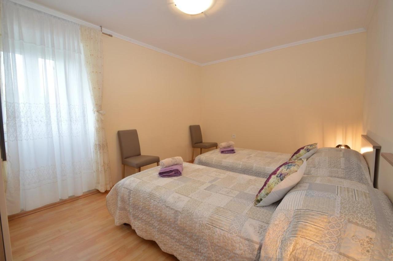 Apartment Hrasta Vrana  エクステリア 写真