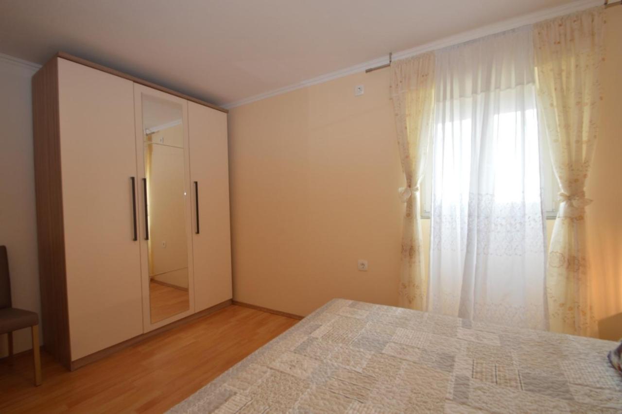 Apartment Hrasta Vrana  エクステリア 写真