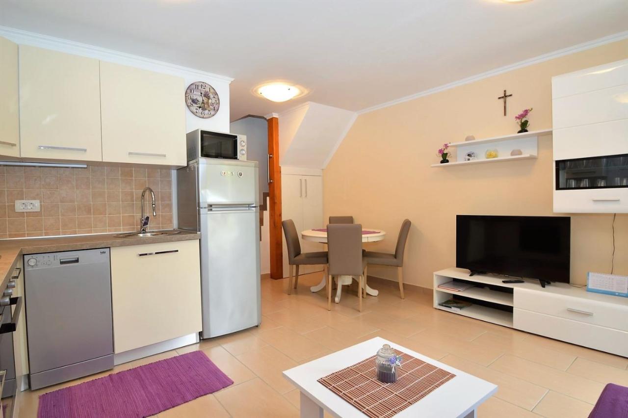 Apartment Hrasta Vrana  エクステリア 写真