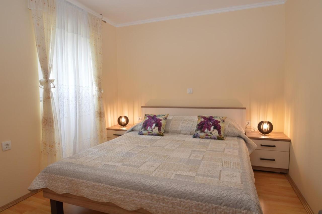 Apartment Hrasta Vrana  エクステリア 写真